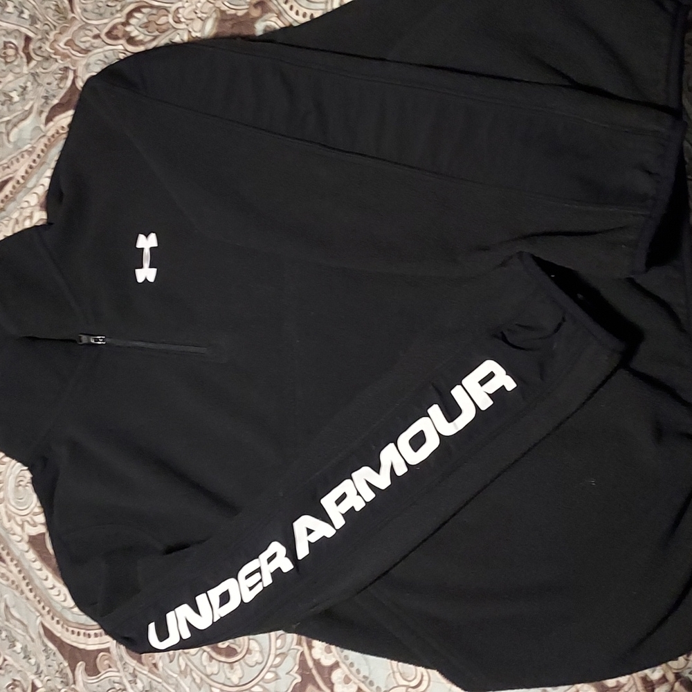 😺4/$25. Boys Under Armor Fleece & Hoodie